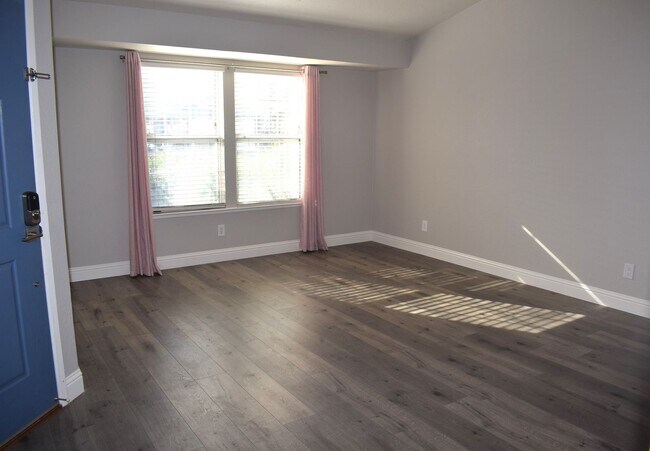 Building Photo - 8074 Elnora Ct