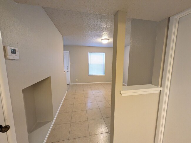 Building Photo - 330 W Byrd Blvd