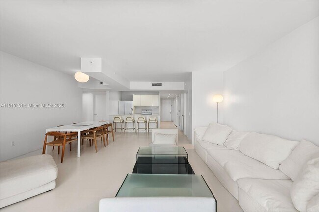 Foto del edificio - 4779 Collins Ave