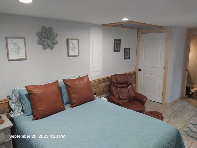 Building Photo - Charming One Bedroom ADU Furnished or Unfu...