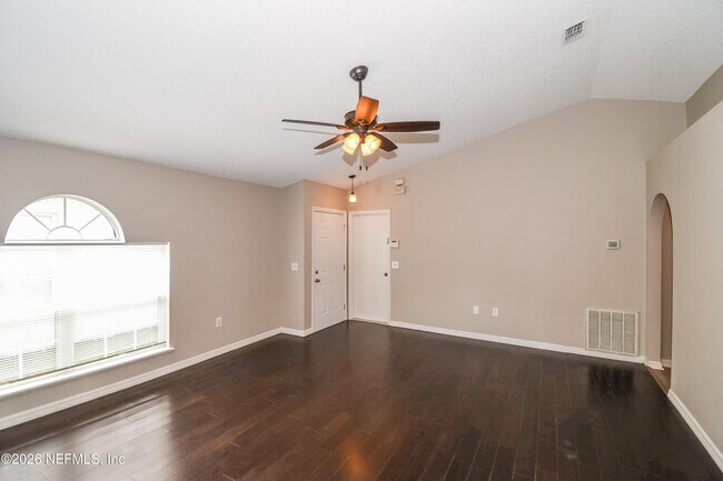 Foto del edificio - 7336 Lawn Tennis Ln