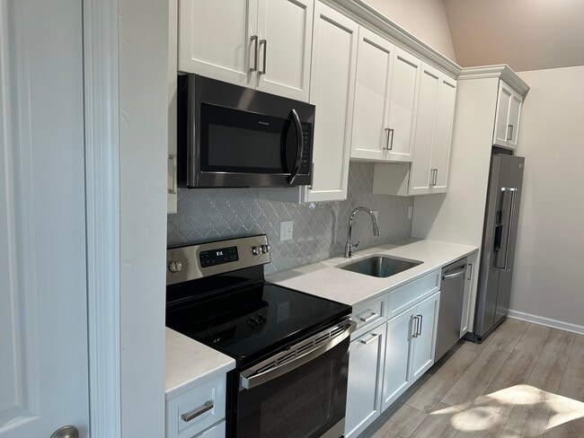 Building Photo - 2018 Willow Park Rd