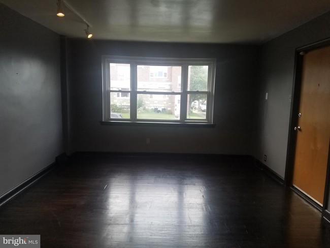 Foto del edificio - 1838 Danforth St