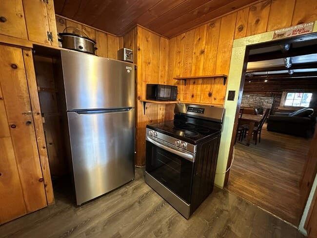 Photo - Two Bedroom Cabin in Indian Hills! Apartment