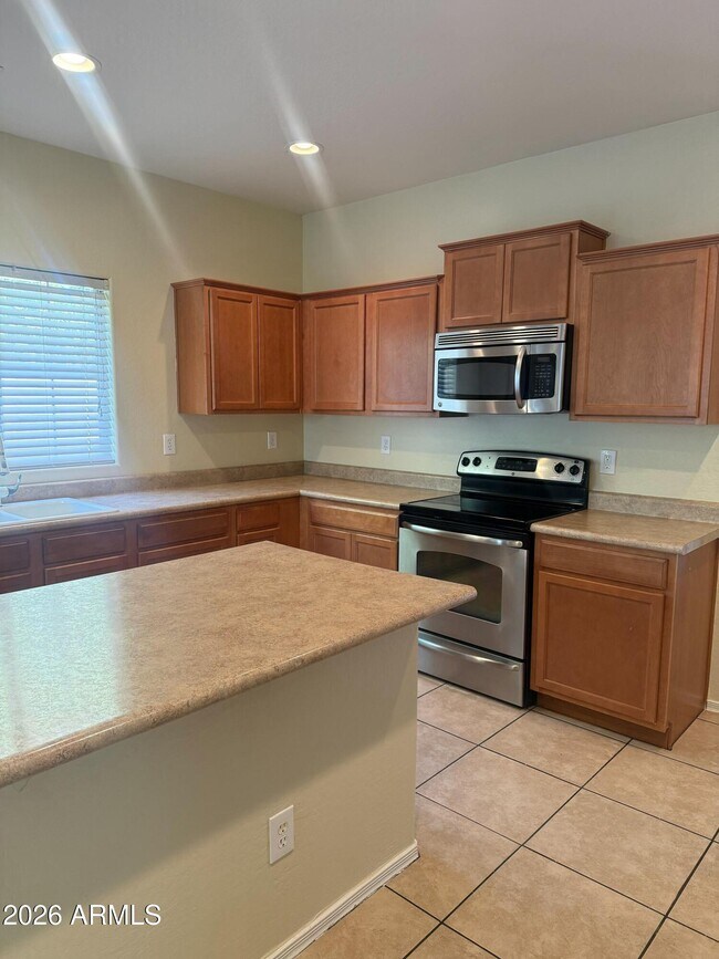 Foto del edificio - 8460 W Lewis Ave