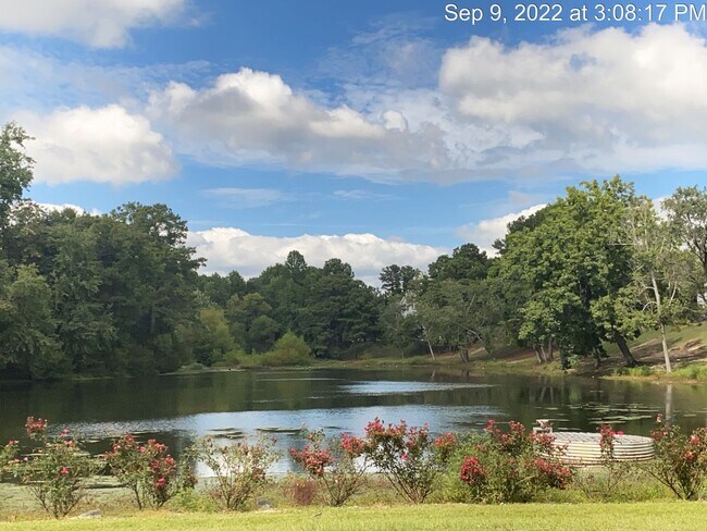 Foto del edificio - 217 Waterdown Dr