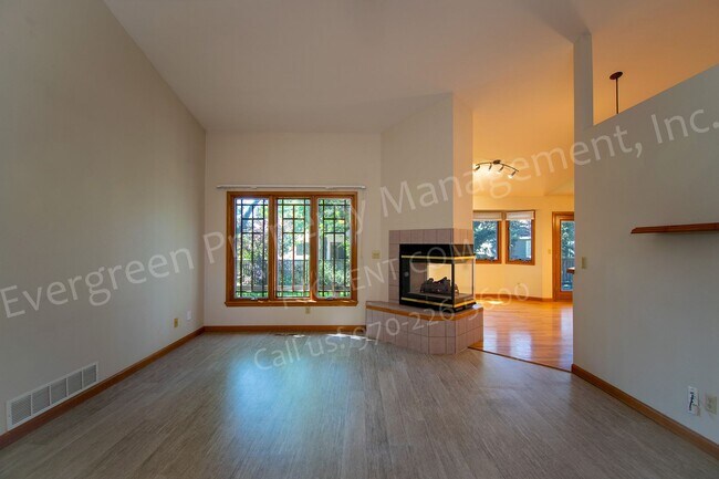 Building Photo - 1223 Red Oak Ct