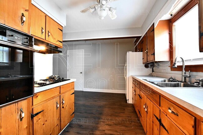 Foto del edificio - 402 N 41st St