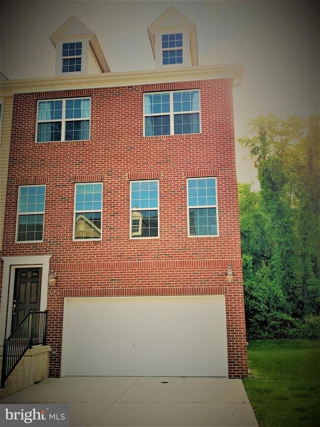 Building Photo - 135 Creekside Way
