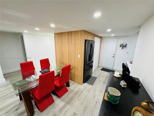 Foto del edificio - 1555 W 44th Pl