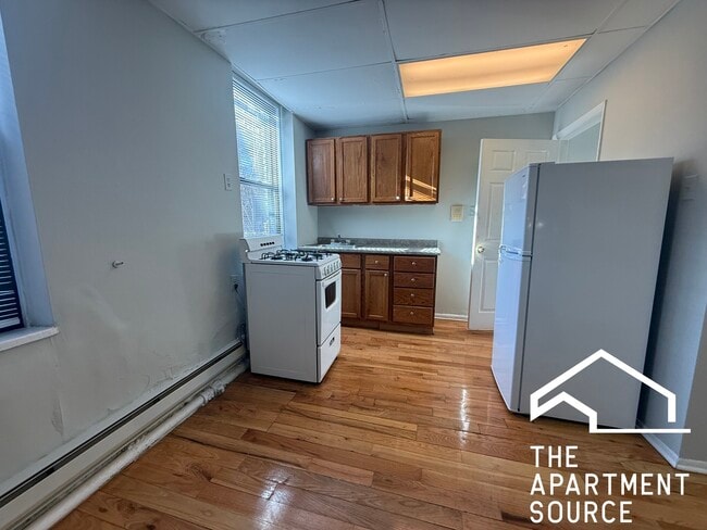 Building Photo - 4631 N Paulina St