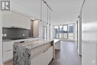 Building Photo - 1-801 Bloor St E