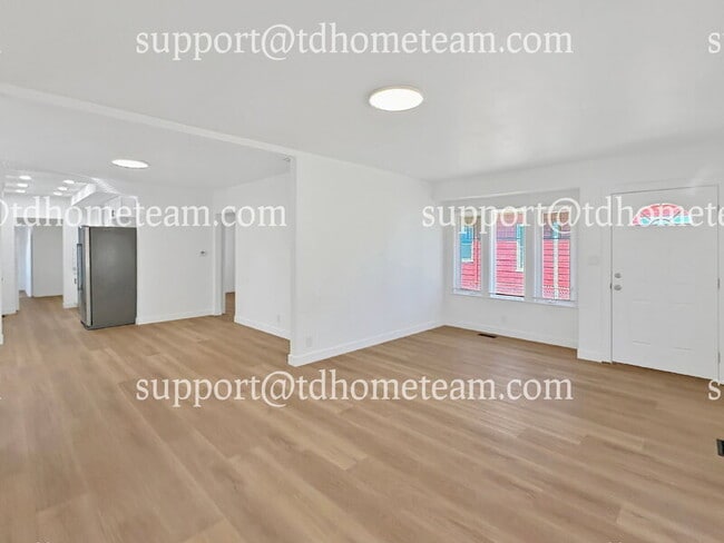 Building Photo - 617 3rd Ave S