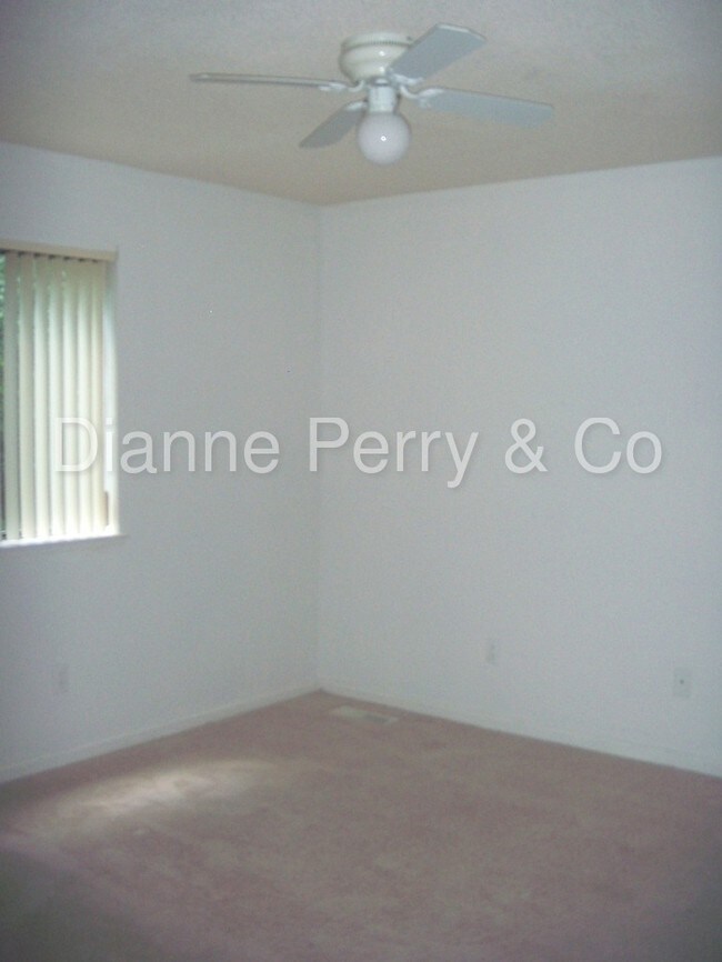 Building Photo - 522 S Kerr Ave