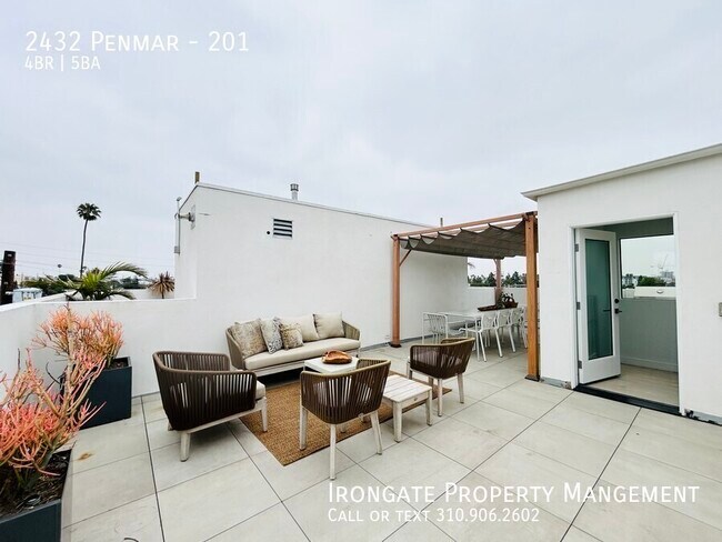 Building Photo - 2432 Penmar-201