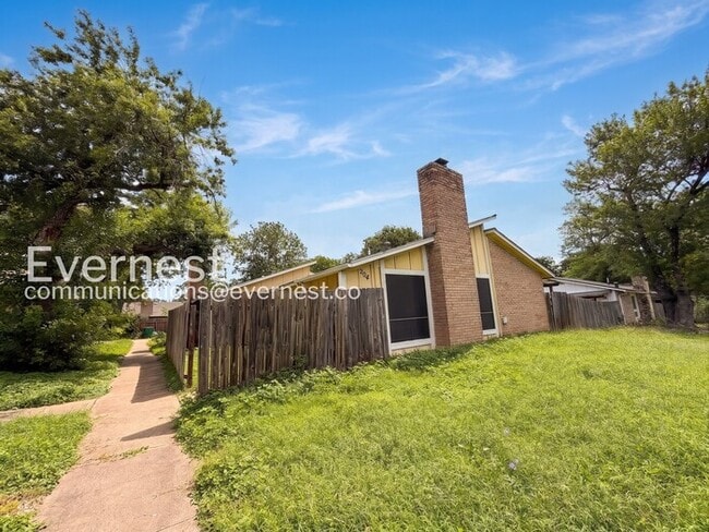 Building Photo - 204 W William Cannon Dr