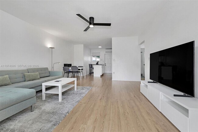 Foto del edificio - 1001 NE 110th St