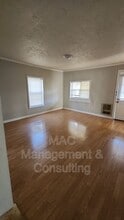 Building Photo - 311 S Mark Twain St