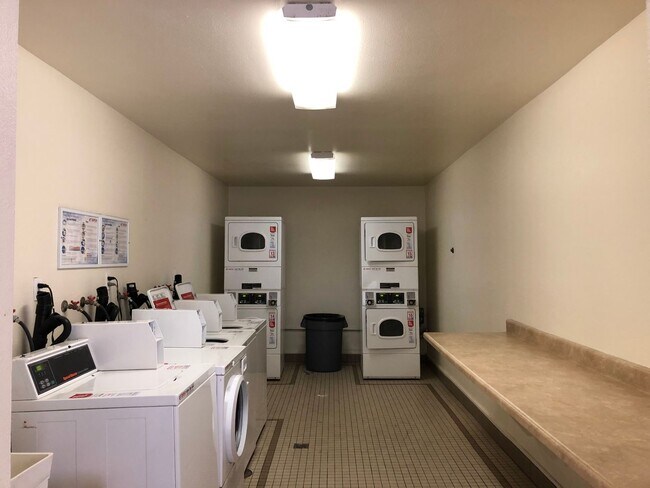 Foto del edificio - Bright 2bd/2bth in Quiet Del Mar Gated Com...