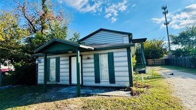 Building Photo - 105 Clear Lake Rd