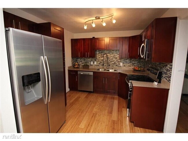 Foto del edificio - 3 br, 2 bath House - 2883 13th Ave N UNIT