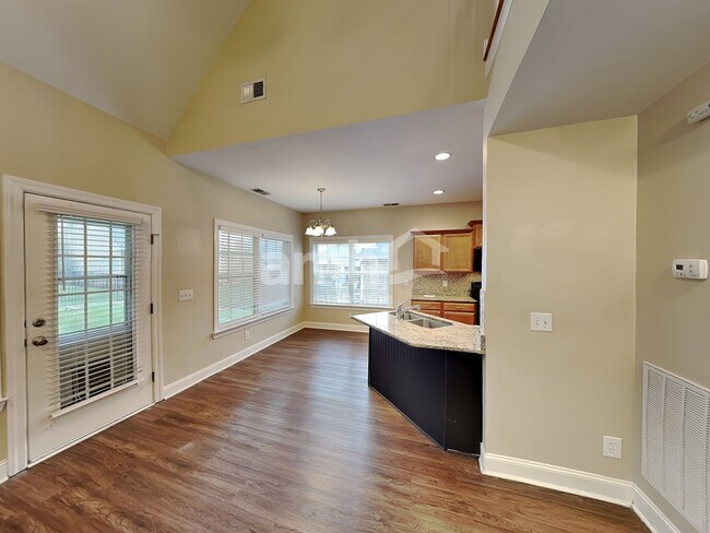 Foto del edificio - 4013 Lilac Ln