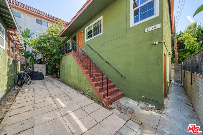 Building Photo - 1112 Ocean Park Blvd