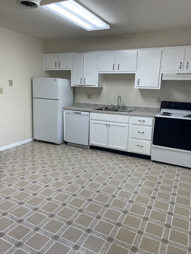 Primary Photo - 2611 Quail Dr