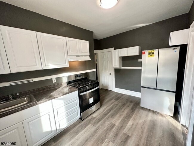 Foto del edificio - 310 Orange Rd