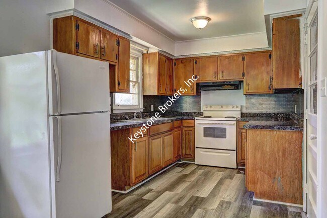 Building Photo - 2457 Alandale Dr
