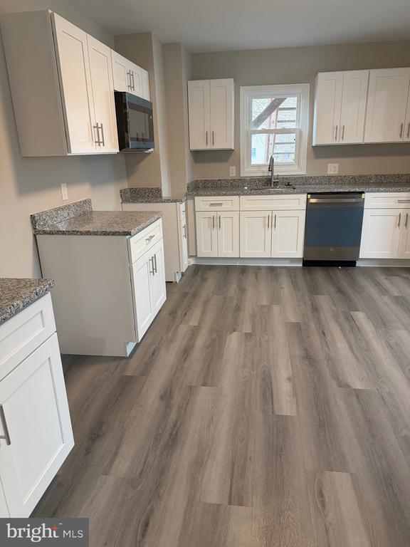 Foto del edificio - 224 E Main St