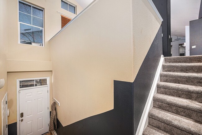 Building Photo - Spacious 2 bedroom home in the heart of Heather Ridge!