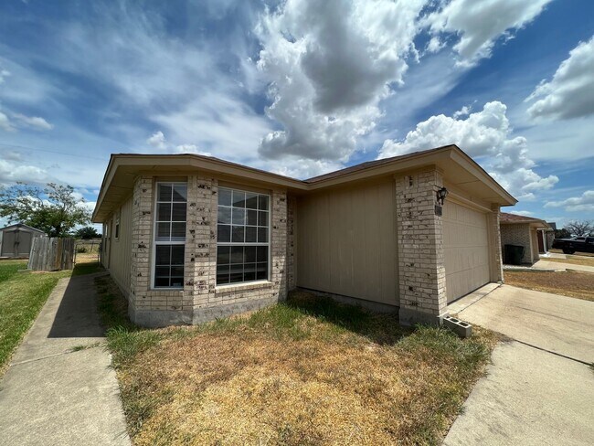 Building Photo - 360 Virtual Tour Available