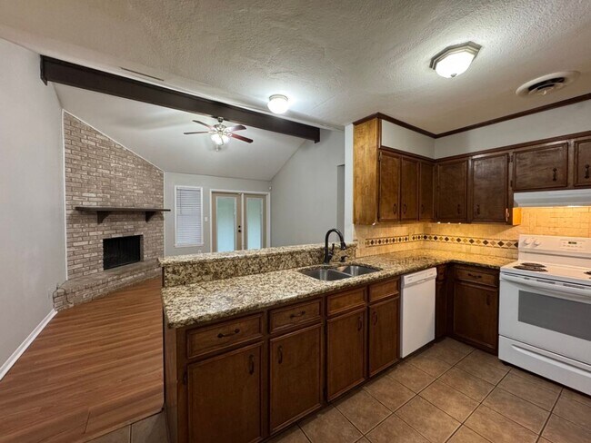 Foto del edificio - Hamlet Subdivision!