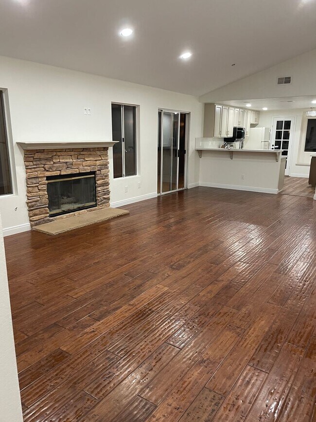 Foto del edificio - 2 Bedroom Single Level Home