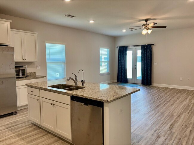 Foto del edificio - 492 Vermilion Cir