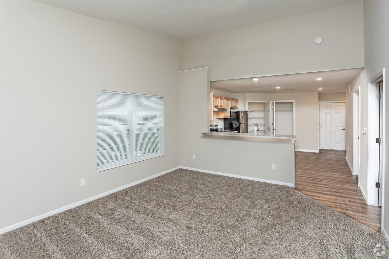 Redwood Commerce Township Apartments in Commerce Township, MI