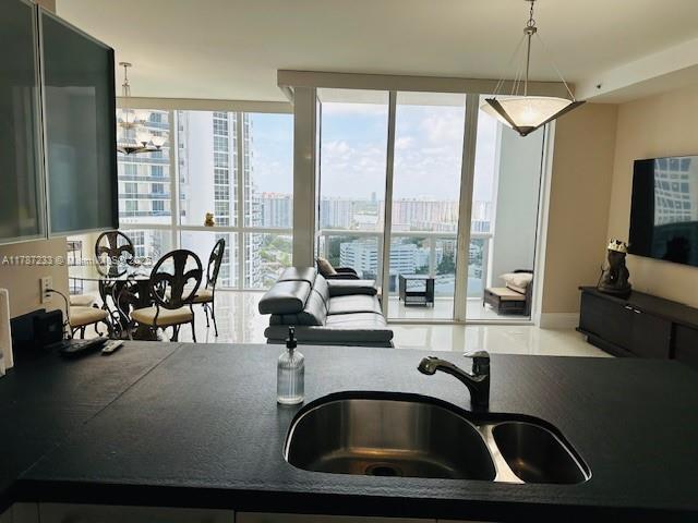 Foto del edificio - 18201 Collins Ave