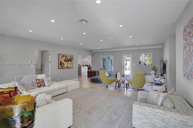 Building Photo - 2011 NE 31st Ct