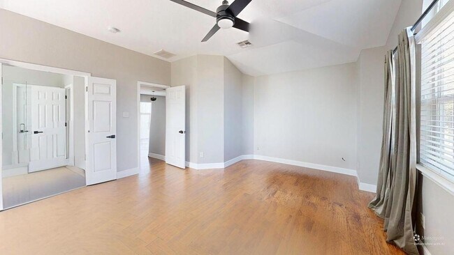 Foto del edificio - 2105 Huxley Ln