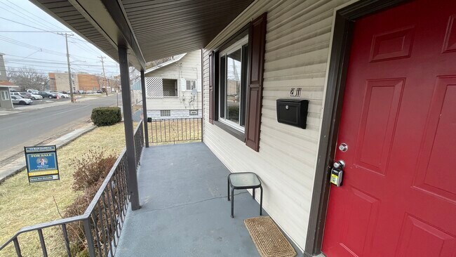 Building Photo - 2311 Grandview Ave