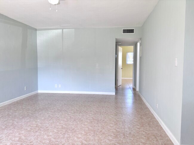 Foto del edificio - 1950 Lake Osborne Dr