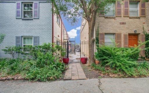 Building Photo - 11604 Arboles Dr