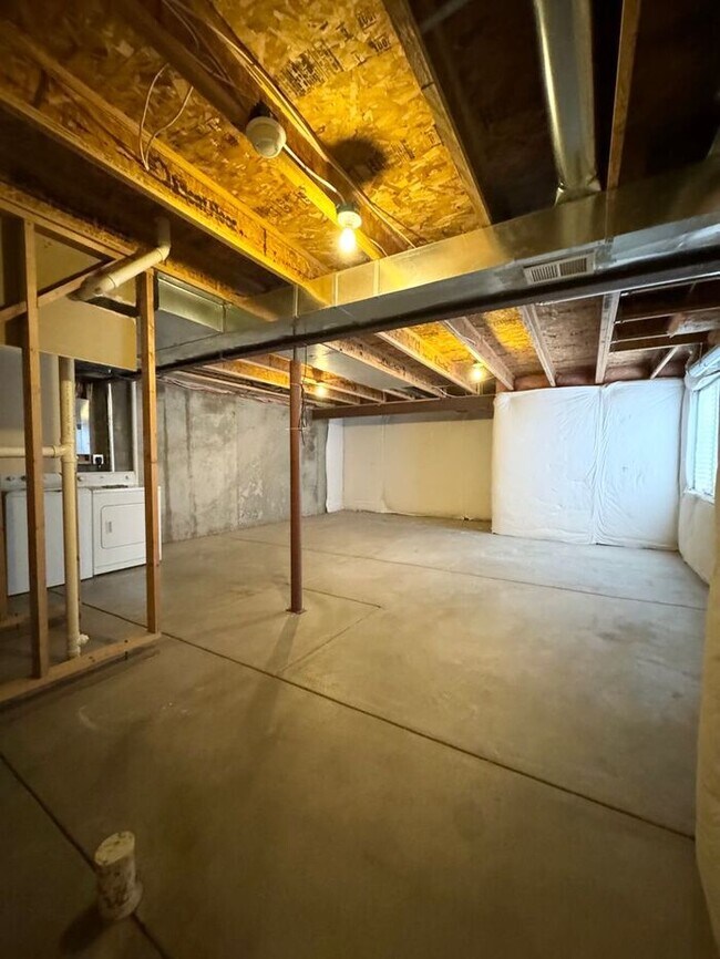 Building Photo - 2 Bedroom, 1.5 Bathroom Condo Only Seconds...