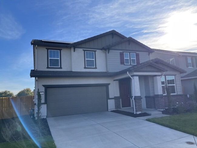 Building Photo - Brand New Manteca 5 Bedroom, 3 Bath Execut...