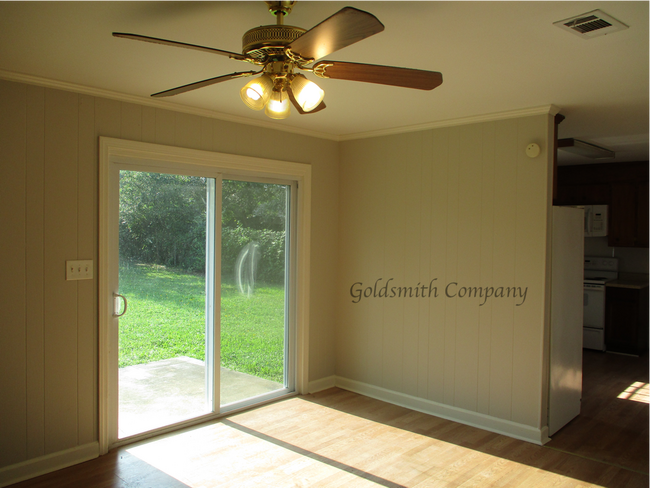 Foto del edificio - 13 Lorena Drive