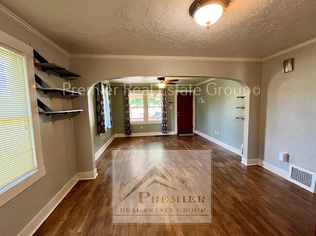 Foto del edificio - 1015 Swope Ave