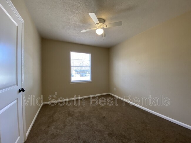 Foto del edificio - 4428 Sunny View Dr