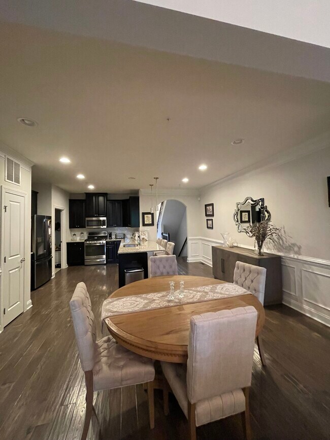 Foto del edificio - 423 Fairmont Dr