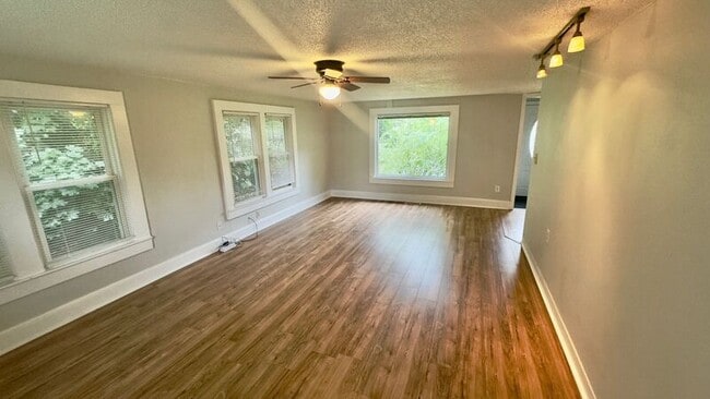 Building Photo - 15 Casimir St
